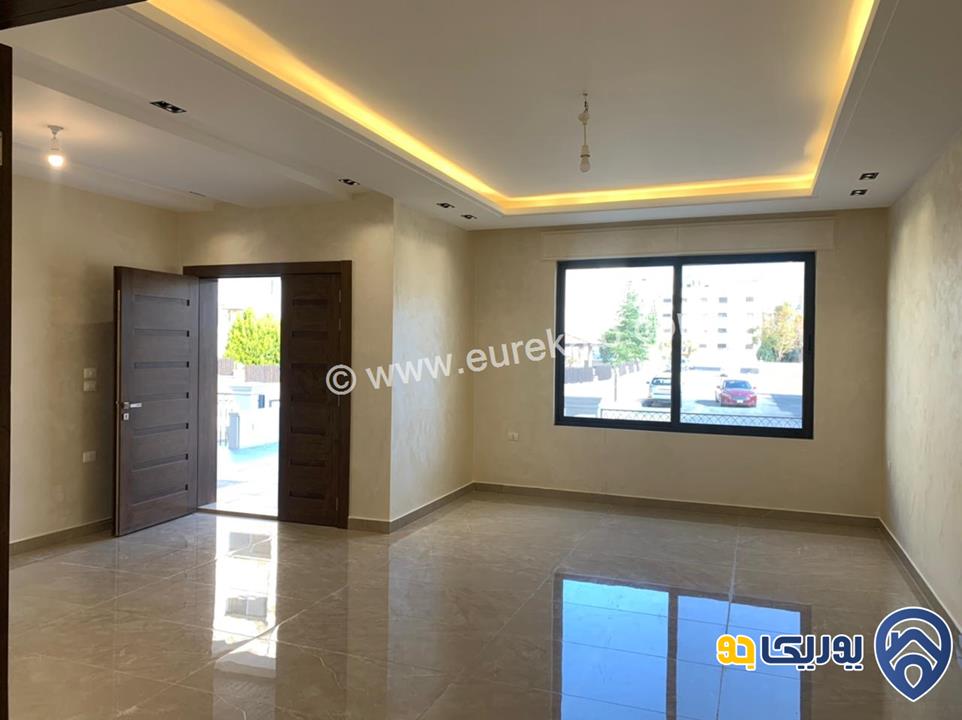 شقة سوبر ديلوكس طابق أرضي مساحة 200م للبيع في ضاحية النخيل 