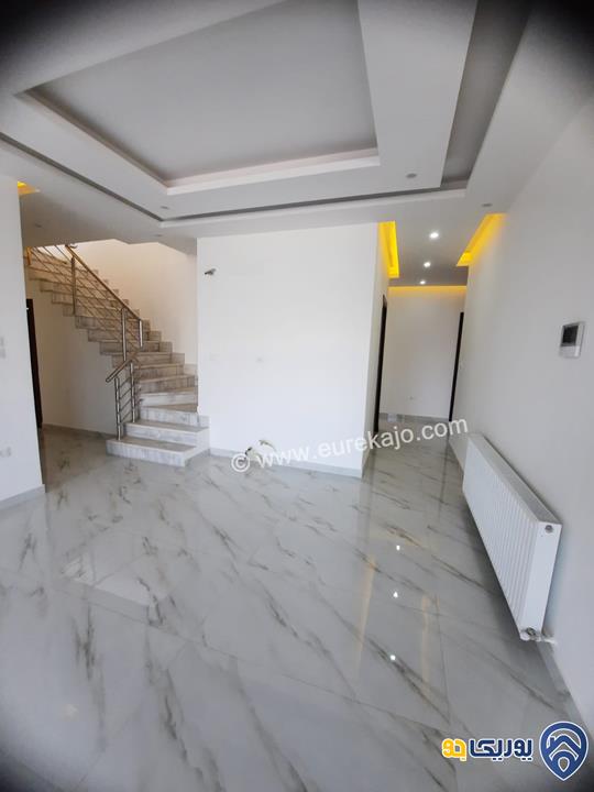 شقة سوبر ديلوكس طابق ثالث دوبلكس مساحة 245م للبيع في ضاحية النخيل 
