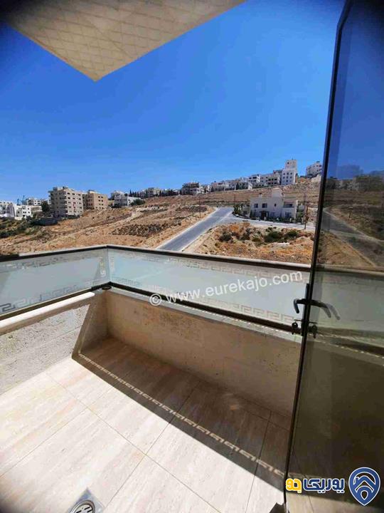 شقة سوبر ديلوكس طابق ثالث دوليكس مساحة 220م بالاضافة لترس 30م للبيع في أبو نصير 