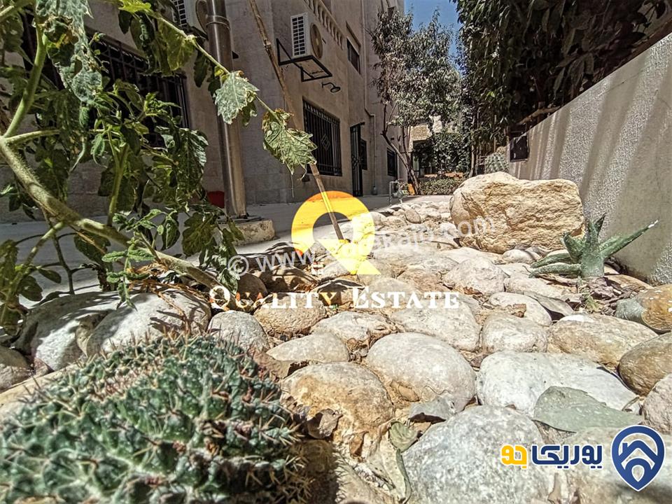 شقة فاخرة ارضية للبيع في اجمل مناطق دير غبار مساحة 253م مع بناء خارجي 30م 