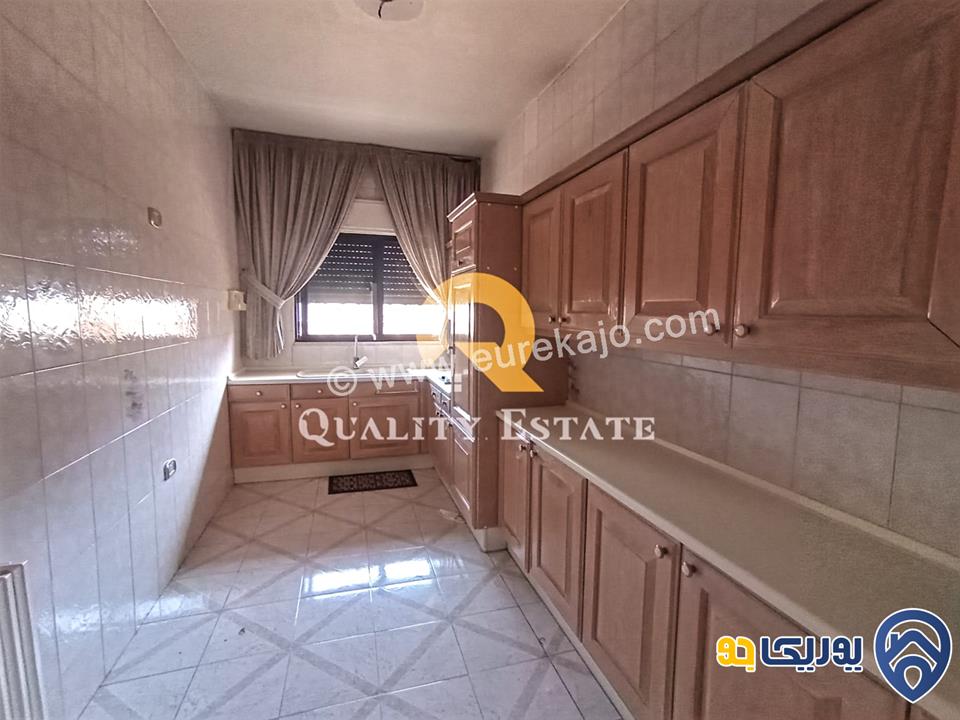 فيلا مستقلة للبيع في اجمل مناطق الصويفية مساحتها 730 م داخلي ومساحة الارض 750 م بسعر مناسب