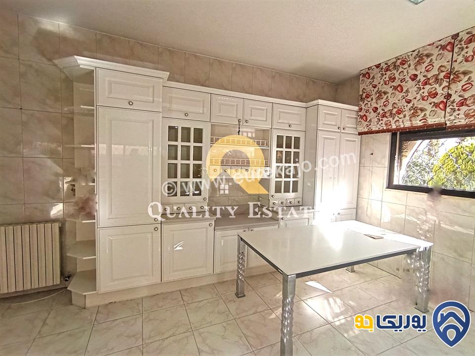 فيلا مستقلة للبيع في اجمل مناطق الصويفية مساحتها 730 م داخلي ومساحة الارض 750 م بسعر مناسب