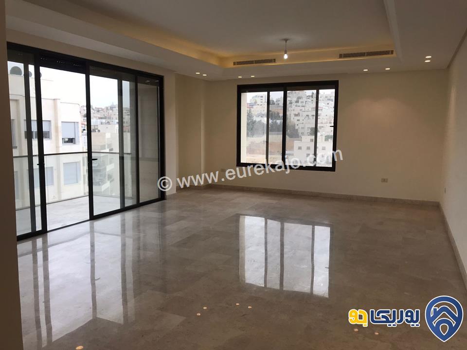 شقة فاخرة للبيع  في دير غبار  طابق ثاني مساحة 270 م 